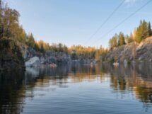 Мрамор Рускеалы и водопады Ахвенкоски: групповой тур из Петербурга