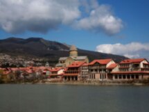 Сердце православной Грузии — Мцхета и замок Ананури, застывший над водой