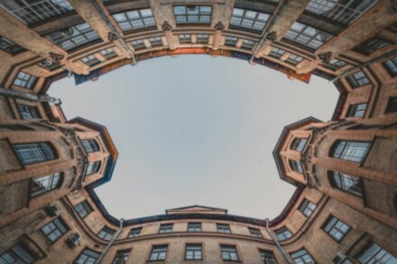 Дворы, парадные, коммуналки — дух истинного Петербурга