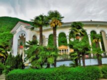 Гагра и отдых на пляже в Пицунде