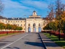 Групповая экскурсия в Петергоф и Стрельну с посещением дворцов