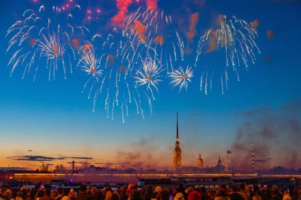 Салют на День Победы — с теплохода!
