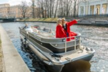 На моторном катере — по рекам и каналам Петербурга