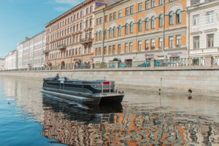 На моторном катере — по рекам и каналам Петербурга
