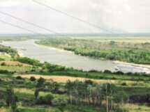 Отыскать горы в донских степях!