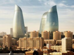 Раскрыть все краски Баку