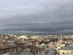 Безопасная прогулка по петербургской крыше