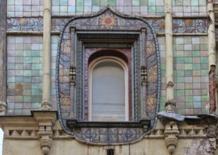Керамика в архитектуре Москвы — отыскать лучшие образцы на групповой прогулке