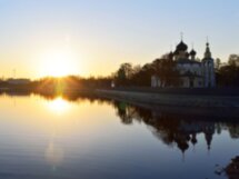 Углич в лучах закатного солнца