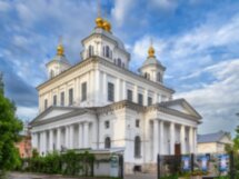 Казань: город меж крестом и полумесяцем
