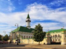 Казань: город меж крестом и полумесяцем