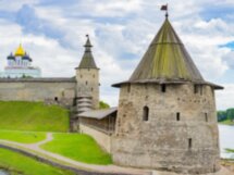 Групповая экскурсия в Псков, Изборск и Печоры