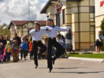 Танки, кони, звери: обзорная экскурсия по конному клубу и чаепитие