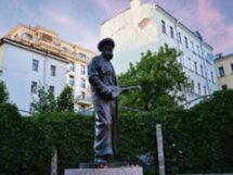 Необычные памятники Петербурга