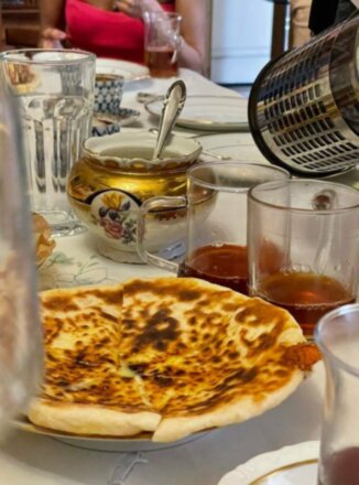 Парадные Сололаки: тёплая прогулка и чаепитие в старинной квартире