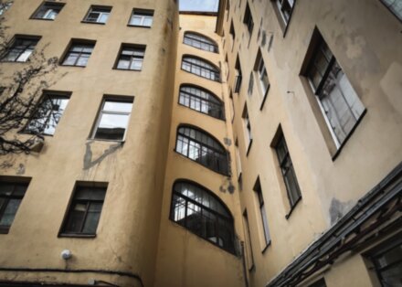 По закоулкам Петроградки — в гости к художникам