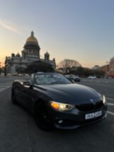 По центру Петербурга — на кабриолете