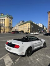 По центру Петербурга — на кабриолете