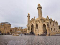 По святым местам Баку, или Книги памяти Азербайджана