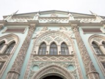 Никольская улица в деталях: первая и великолепная