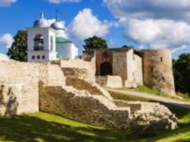 Автобусная экскурсия из Пскова в Изборск и Печоры