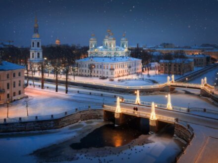 По новогоднему Петербургу на автомобиле