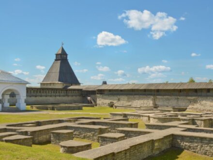 Обзорная пешеходная экскурсия по Кремлю и центру Пскова