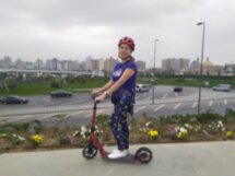 По городским паркам — на самокате