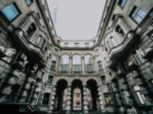 Лабиринты дворов и парадных Петроградской стороны