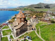 Каменная симфония Гарни, скальный Гегард и обед на озере Севан