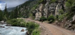 По берегам Иссык-Куля на джипе в тёплой компании