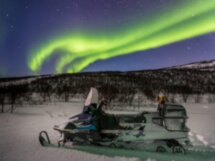 Северное сияние — охота на снегоходах
