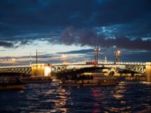 Петербург по-царски: ночная прогулка на кораблике в мини-группе