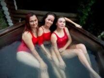Девичник в баньке: к себе нежно