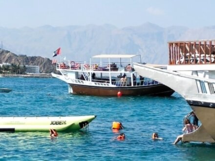Морской круиз в Диббе на арабской лодке дау