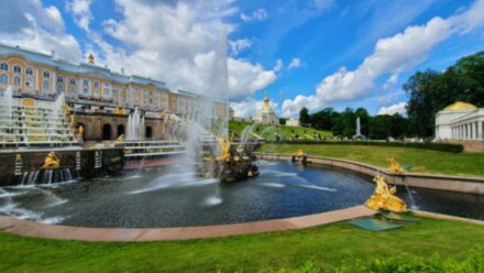 Петергоф на весь день: фонтаны и два дворца (билеты включены)