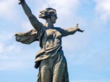 Мамаев курган — непокоренный, мистический, легендарный