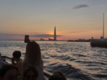 Вечер, теплоход, вид на Финский залив — нестандартная водная прогулка