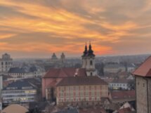 Пещерная купальня Демьен и барочный Эгер
