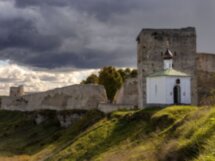 Печоры и Изборск за один день