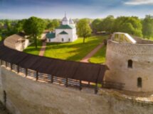 Печоры и Изборск за один день