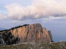 Над облаками: скалы Таракташ и зубцы Ай-Петри