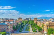 Контрастный Ереван: старинная крепость, многовековые фавелы и современный центр