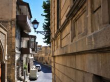 По каменным улочкам Старого города