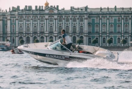Прогулка на частном катере по Петербургу