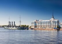 Часовая прогулка на теплоходе от Петропавловской крепости