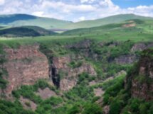 Групповая экскурсия из Тбилиси в каньон Дашбаши и на мост-бриллиант