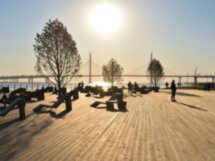 По современному Петербургу — на ретро-скутере!