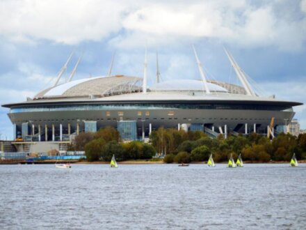 По современному Петербургу — на ретро-скутере!
