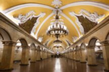 Исследовать площадь трёх вокзалов в мини-группе